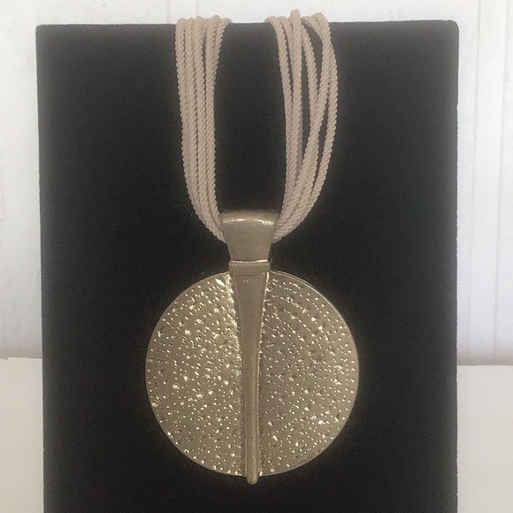 FAUX GOLD MEDALLION STATEMENT NECKLACE - Picture 1 of 11